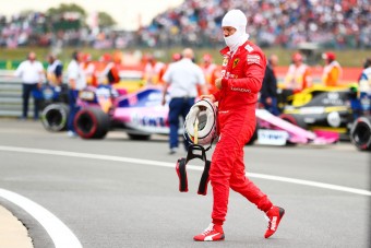 F1: Hamilton megint kiállt Vettel mellett