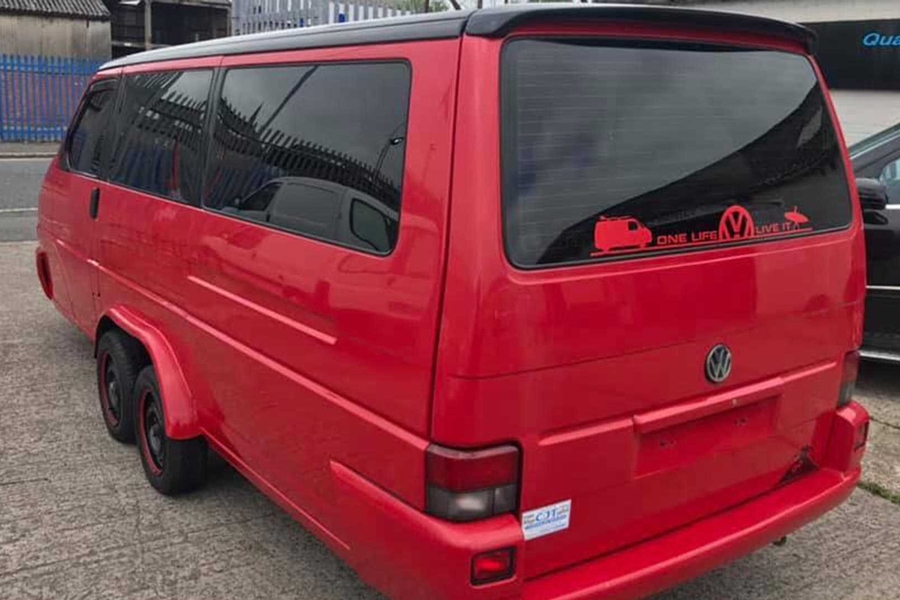 Lakókocsit csináltak ebből a Volkswagen kisbuszból 4