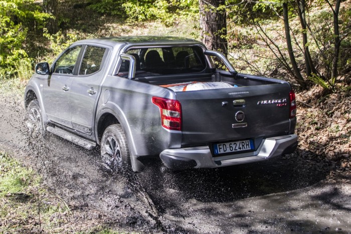 Kigyulladhat a Lada ikonikus terepjárója 3 Kigyulladhat a Lada ikonikus terepjárója 3