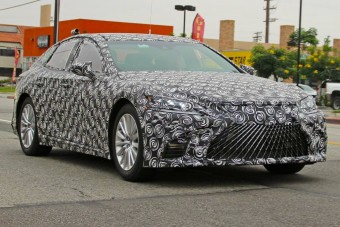 Hidrogénhajtású luxusautó érkezik