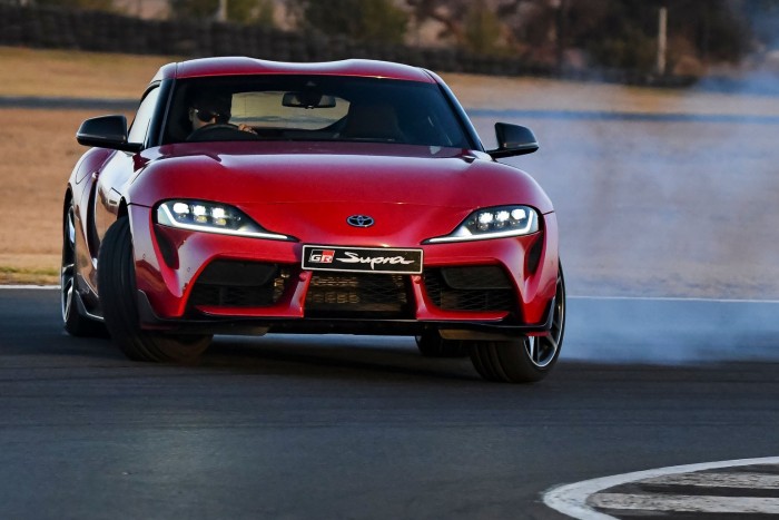 Már kéziváltóval is elérhető az új Supra