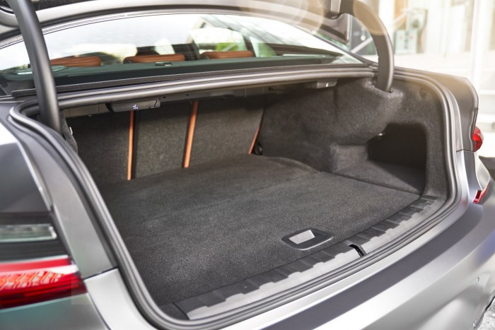 40 lóerővel izmosabb a BMW 330e 7