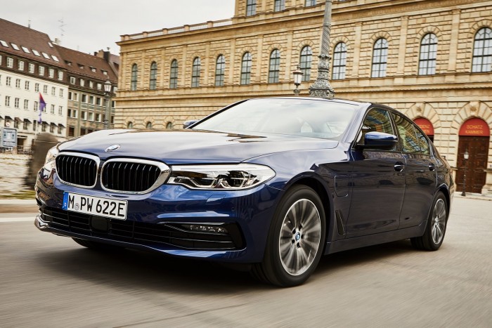 Megújult a BMW hibrid szedánja