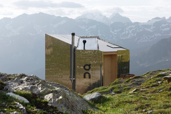 A szakadék szélén táncol ez az alpesi kunyhó
