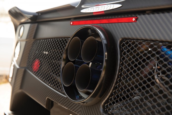 760 ló, kézi váltóval, egy nyitott Zondában 8