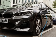 Messzebb megy árammal a BMW családi kisbusza 2