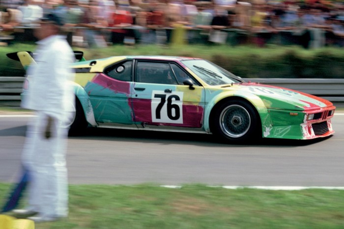 Amikor műalkotás száguld a versenypályán 6