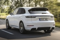 A legerősebb Porsche Cayenne egy hibrid 11