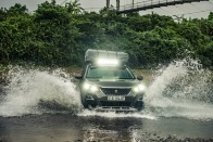 Bedobják a mély vízbe a Peugeot divatterepjáróját 2