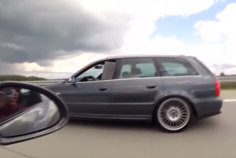 A porschés értetlenül nézte, ahogy egy kombi Audi alázza autópályán