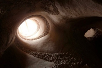 Ezt a barlangot évtizedekig faragta egy szobrász, az eredmény zseniális