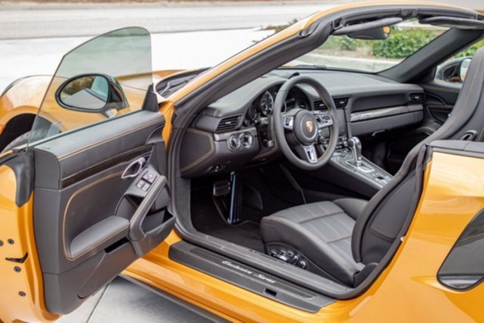 100 milliós ritkaság a 605 lovas 911 kabrió 6