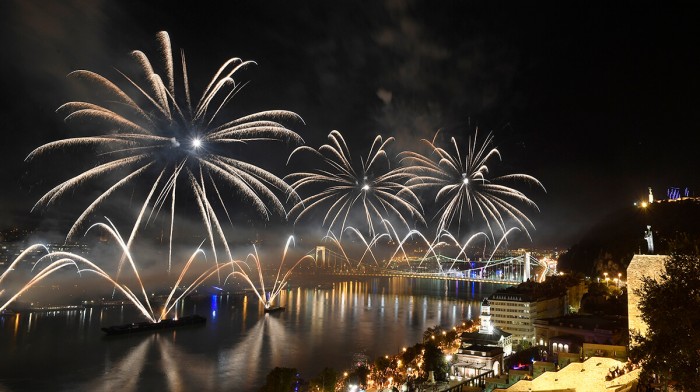 Zseniális fotókat lőttek az ünnepi tűzijátékról 2