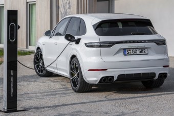 A legerősebb Porsche Cayenne egy hibrid