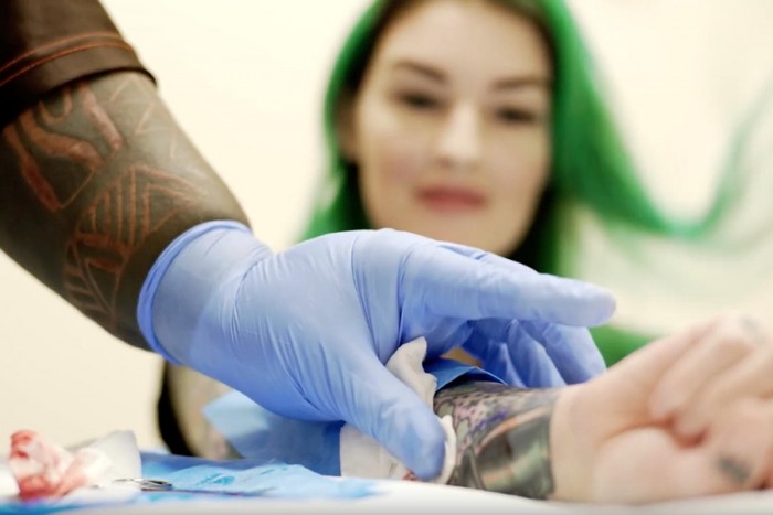 A Tesla chipjét ültette bőre alá ez a lány 5 | Vezess A Tesla chipjét ültette bőre alá ez a lány 5