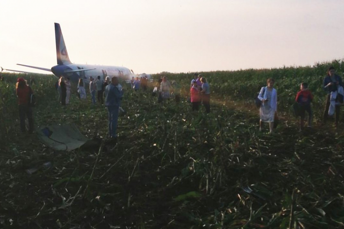 Kukoricásban landolt egy orosz utasszállító repülőgép