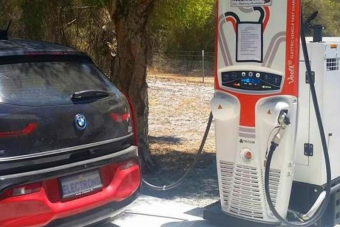 Dízelgenerátorral működik e-autó-töltőpont Ausztráliában