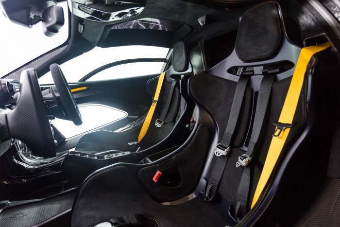 Itt a bizonyíték, hogy nem kell szín a McLaren Sennának 6