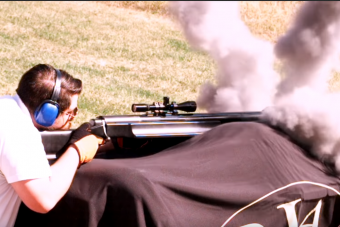 A világ legnagyobb puskája bordatörő erővel rúg vissza