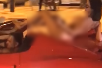 Keresi a rendőrség a férfit, aki meztelen nővel furikázott a Ferrarijával