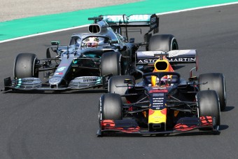 F1: Megvédte a taktikát a Red Bull-főnök