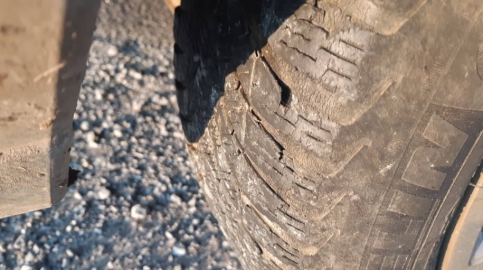 Elképesztő gumit fotóztak a magyar rendőrök, azonnal ugrott a forgalmi 1 | Vezess Elképesztő gumit fotóztak a magyar rendőrök, azonnal ugrott a forgalmi 1