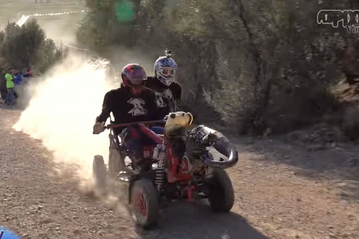 Őrülten profi szintre emelték a kerti traktoros száguldást a spanyolok