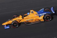 Bebetonozta magát az IndyCarba a McLaren 1