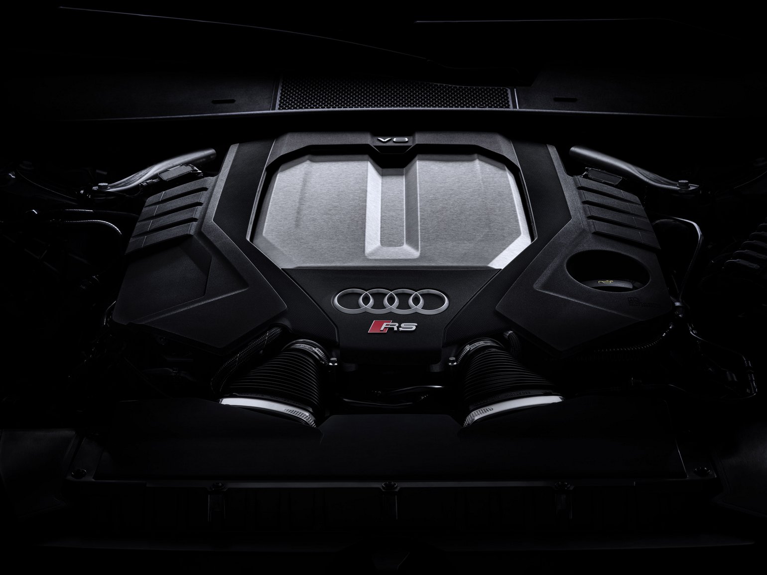 Hibridként tér vissza az Audi dúvad kombija 10