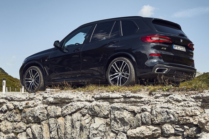 Megérkezett a BMW új öko-terepjárója 6