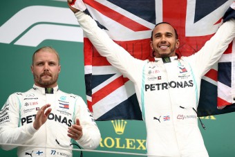F1: Hamilton leöregezte Bottast