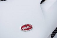 Száztízzel nyomul a legújabb Bugatti 38