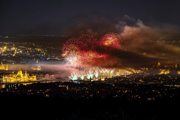 Zseniális fotókat lőttek az ünnepi tűzijátékról 5