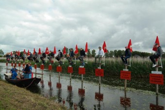 Különös sportot űznek a férfiak Hollandiában