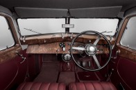 80 év után támadt fel az áramvonalas Bentley Corniche 28