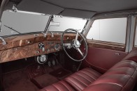 80 év után támadt fel az áramvonalas Bentley Corniche 24