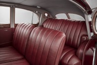 80 év után támadt fel az áramvonalas Bentley Corniche 25