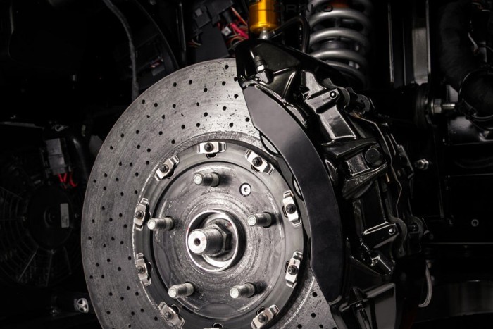 Méregdrága, 1200 lóerős villanyautó a Drako GTE 6 | Vezess Méregdrága, 1200 lóerős villanyautó a Drako GTE 6