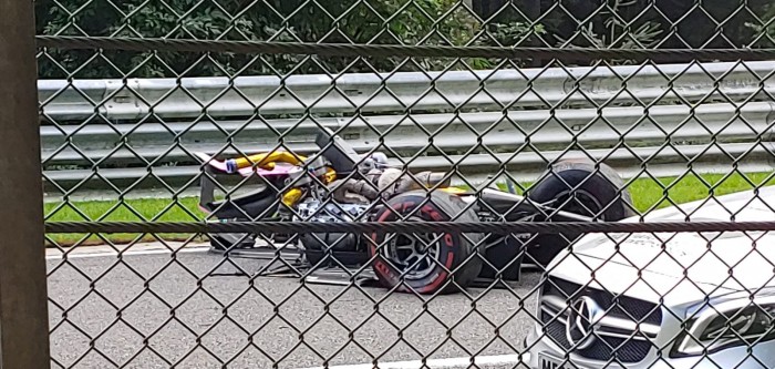 Horrorbaleset a Forma-1 betétfutamán, nem tartják meg a versenyt 2