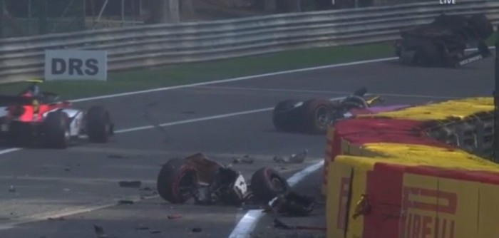 Horrorbaleset a Forma-1 betétfutamán, nem tartják meg a versenyt 4