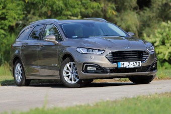 Vajon eljár 5 literrel egy ekkora autó?  – Ford Mondeo hibrid teszt