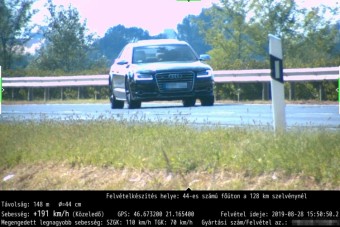 191-gyel tépett az audis Békéscsaba és Gyula között