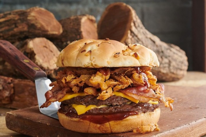 Kóstolnál bacont napi háromszázezerért?