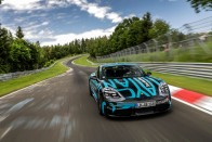 Villámgyorsan szaladt körbe a Nürburgringen a villanyos Porsche 12