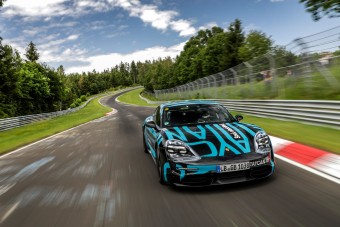 Belevág a mesterséges intelligenciába a Porsche