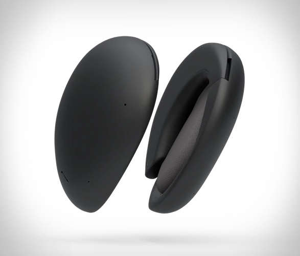 Ha ezzel a fejhallgatóval szállsz villamosra, garantáltan mindenki megbámul 5 | Vezess Ha ezzel a fejhallgatóval szállsz villamosra, garantáltan mindenki megbámul 5