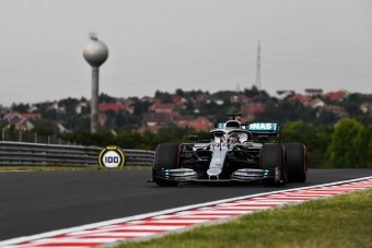 F1: Hamilton az élen, Bottas az utolsó a Hungaroringen