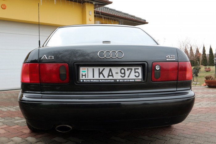 V8-as A8, 373 000 km-rel, olcsón: te is beleugranál? 110 V8-as A8, 373 000 km-rel, olcsón: te is beleugranál? 110