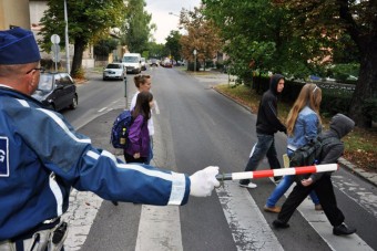 Ennyi magyar gyereket visznek autóval iskolába 