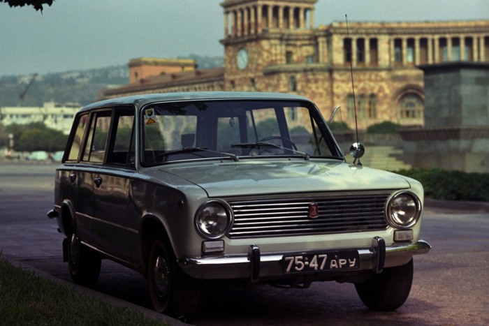 Kombi Zsigulival jár az orosz Mad Max 1 | Vezess Kombi Zsigulival jár az orosz Mad Max 1